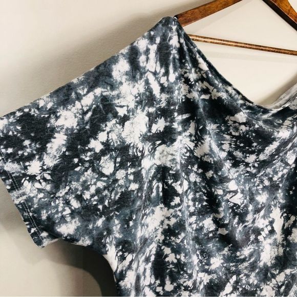 4/$45 | KIM & CAMI | Blue White Tie Dye Off Shoulder Shirt | Plus 1XL - Picture 4 of 6